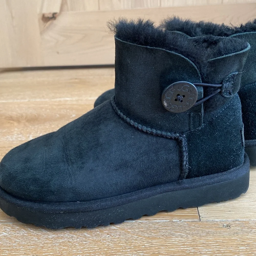 UGGs Womens Mini Bailey Button II (SIZE 5) - Picture 6 of 12